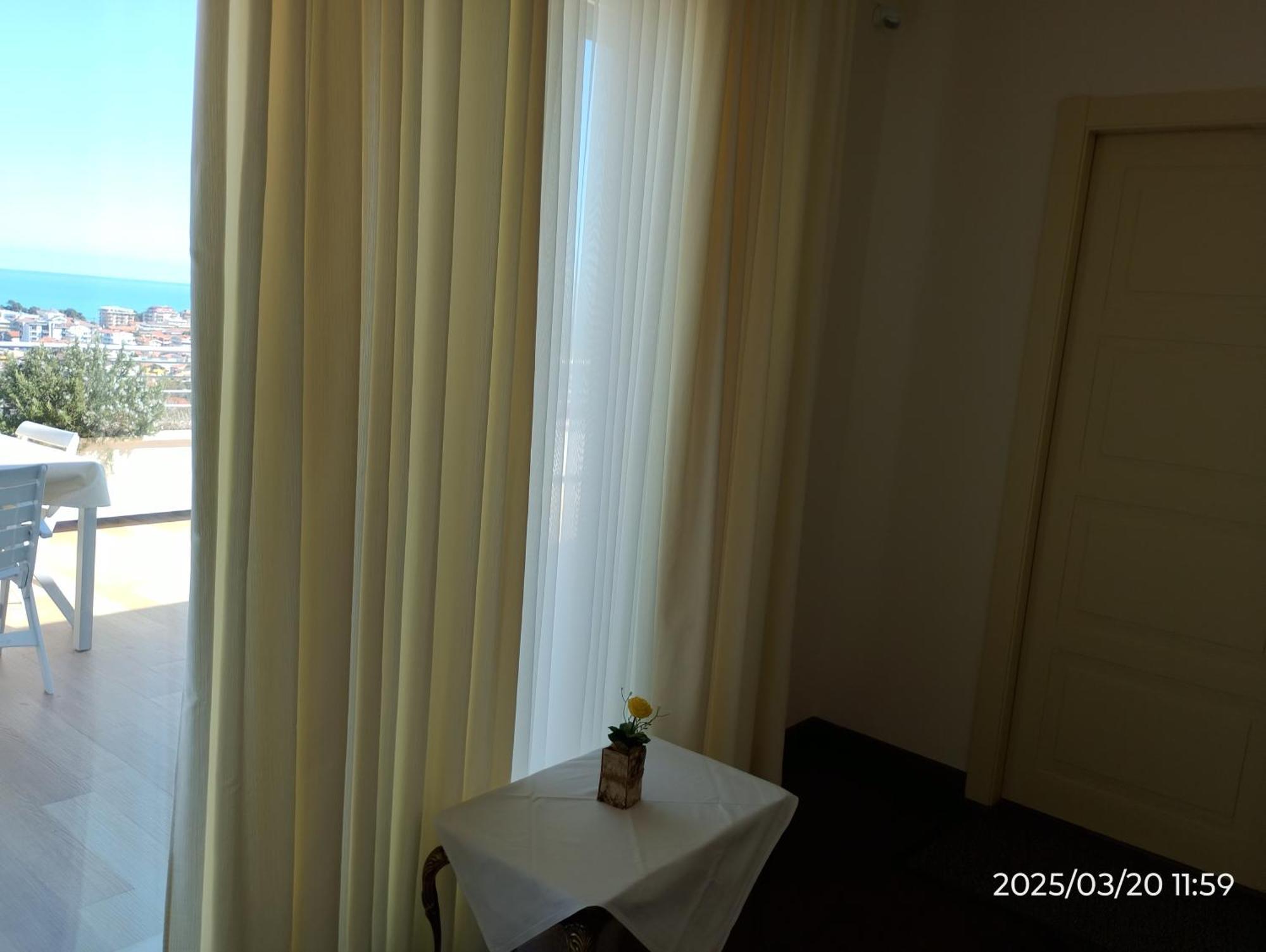 Just Blue Hotel Montesilvano Luaran gambar